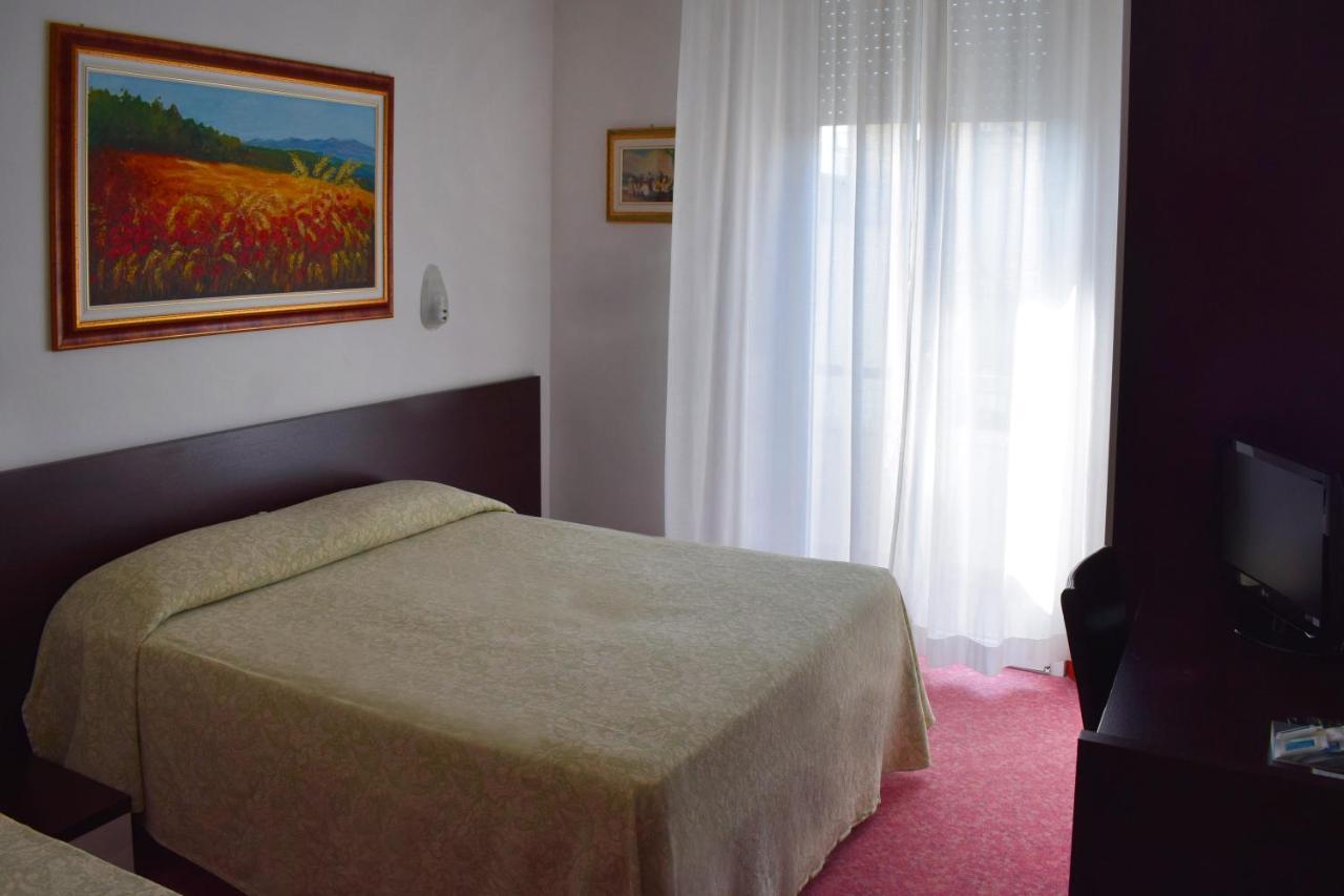 Hotel Igea Spiaggia Беллария-Иджеа-Марина Экстерьер фото